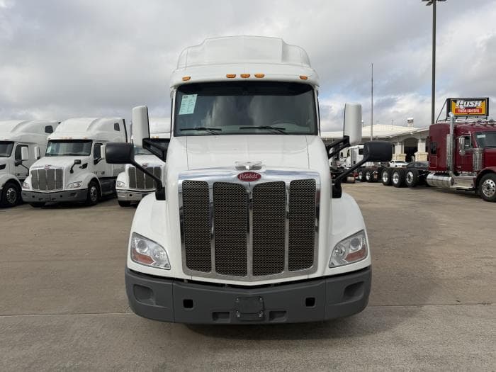 2021 Peterbilt 579 — photo 9