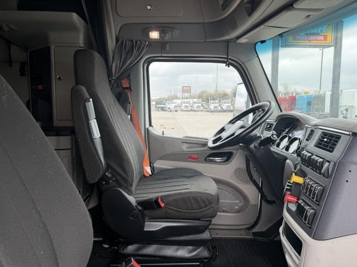 2021 Peterbilt 579 — photo 24