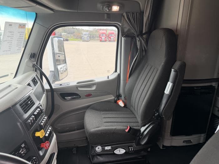 2021 Peterbilt 579 — photo 26