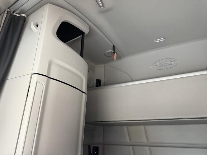 2021 Peterbilt 579 — photo 29