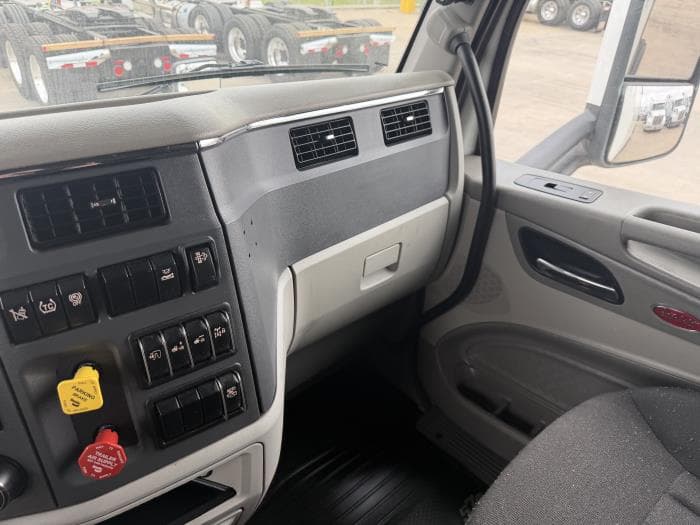 2021 Peterbilt 579 — photo 37