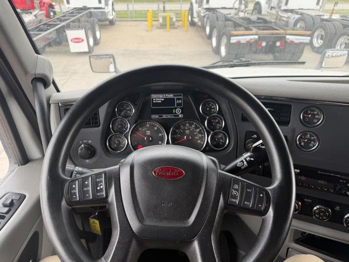 2021 Peterbilt 579 — photo 39