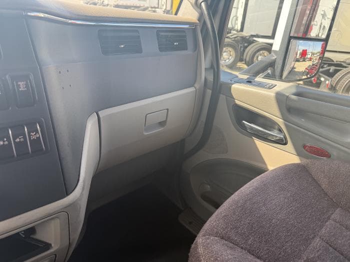 2022 Peterbilt 579 — photo 8