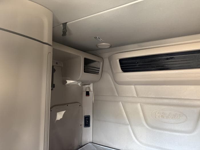 2022 Peterbilt 579 — photo 11