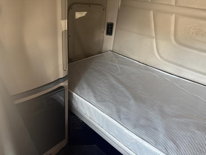 2022 Peterbilt 579 — photo 12