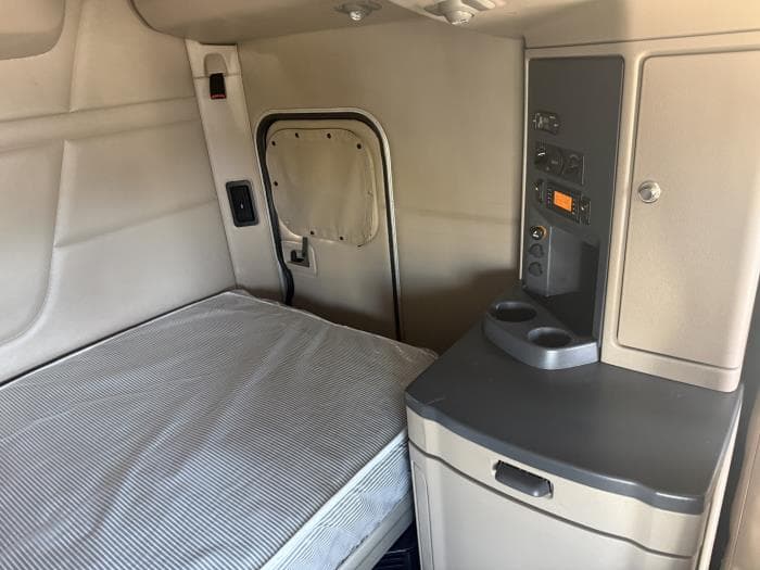 2022 Peterbilt 579 — photo 14