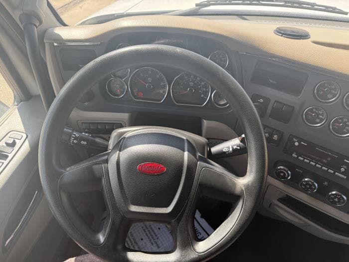 2022 Peterbilt 579 — photo 17