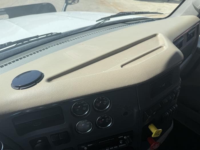 2022 Peterbilt 579 — photo 18