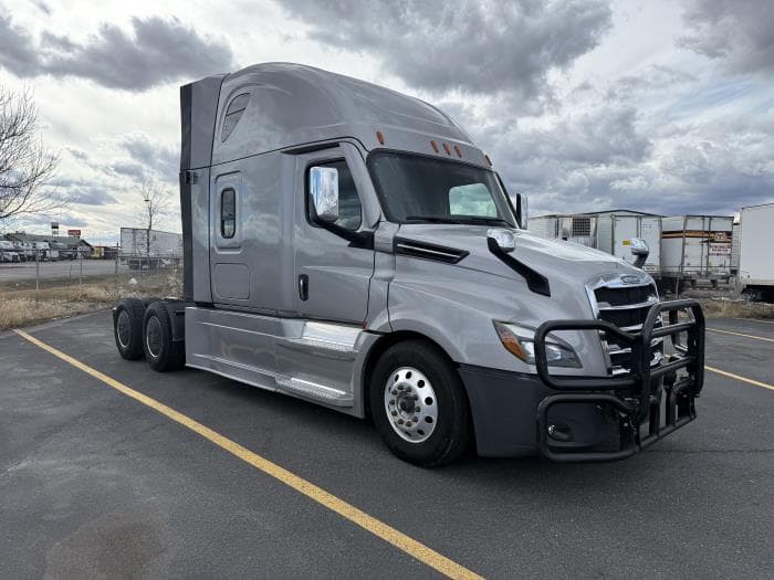 2022 Freightliner Cascadia — photo 8