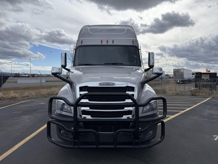 2022 Freightliner Cascadia — photo 9