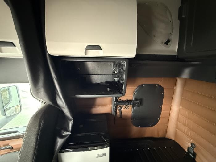 2022 Freightliner Cascadia — photo 16