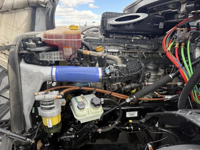 2022 Freightliner Cascadia — photo 18