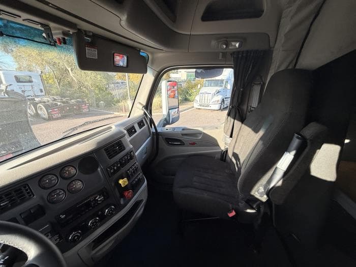 2020 Peterbilt 579 — photo 14