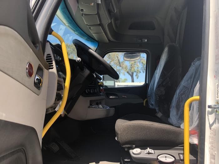 2025 Peterbilt 579 — photo 12
