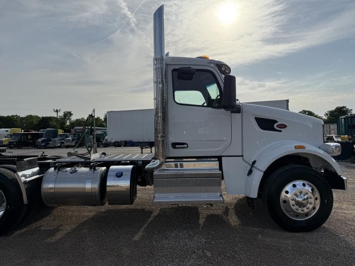 2027 Peterbilt 567 — photo 11