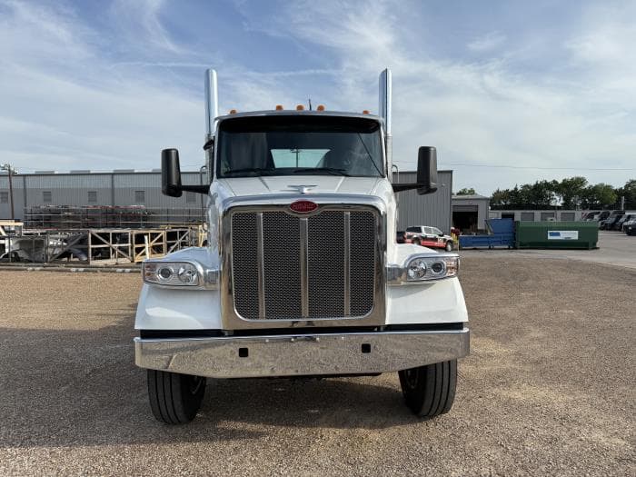 2027 Peterbilt 567 — photo 13