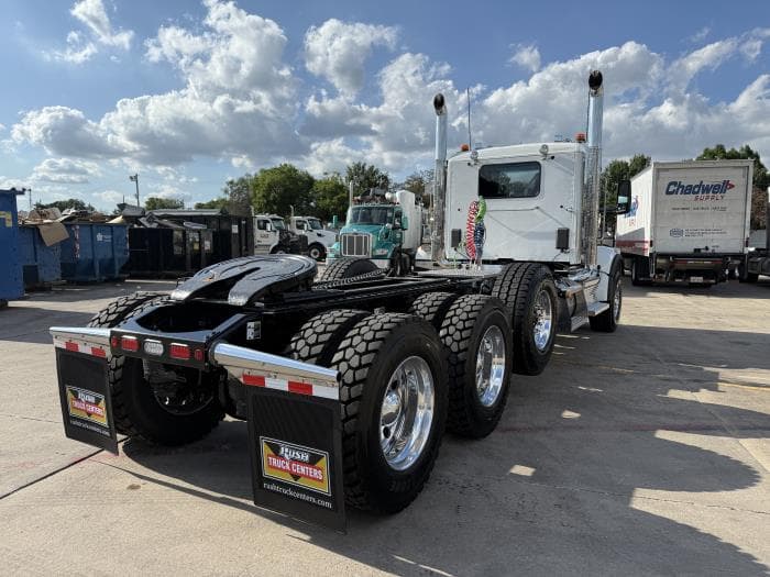 2027 Peterbilt 567 — photo 9