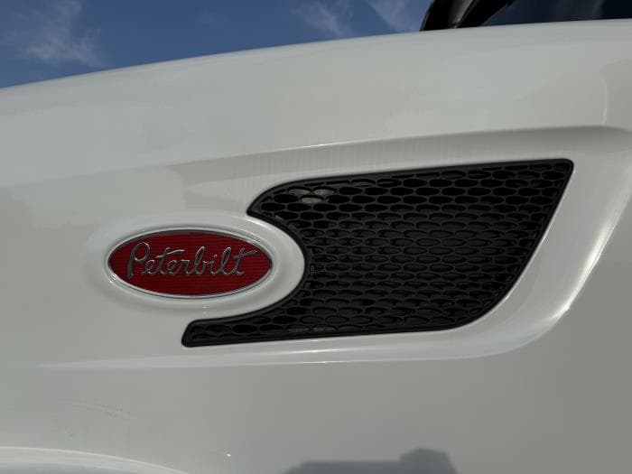 2027 Peterbilt 567 — photo 16