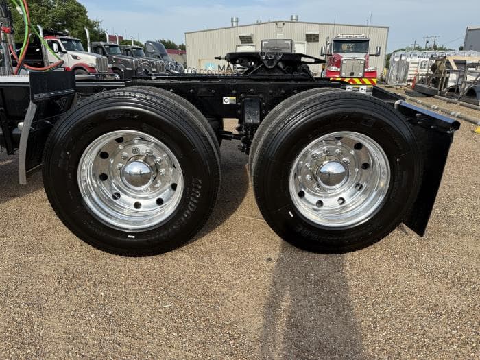 2027 Peterbilt 567 — photo 18