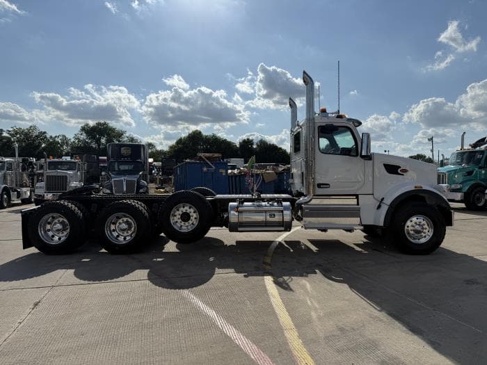 2027 Peterbilt 567 — photo 10