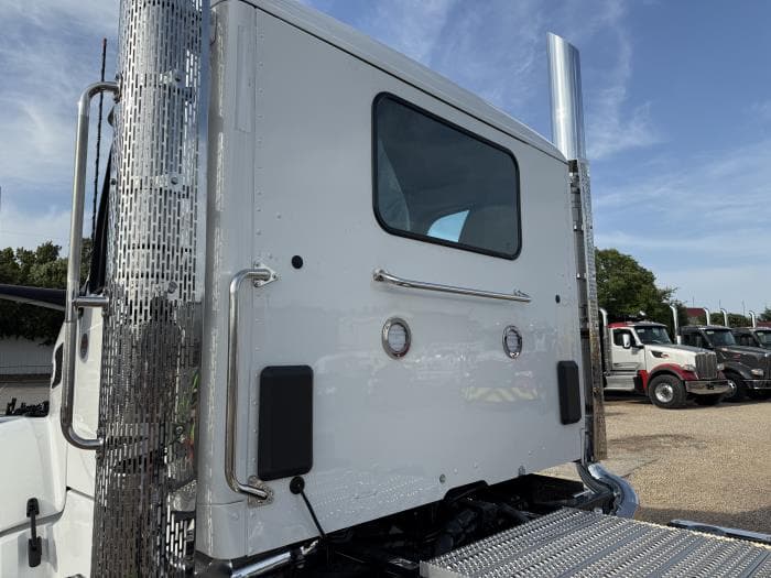 2027 Peterbilt 567 — photo 19