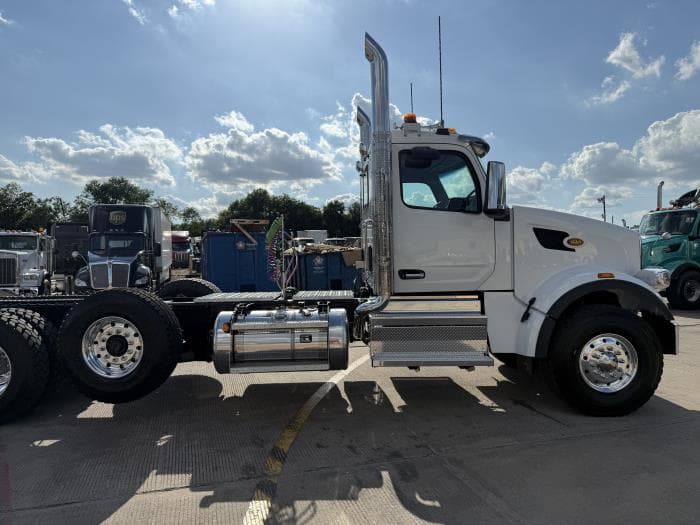 2027 Peterbilt 567 — photo 11