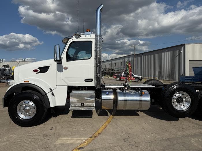 2027 Peterbilt 567 — photo 6
