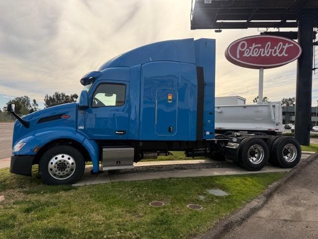 2025 Peterbilt 579 — photo 2