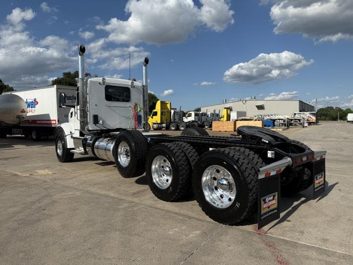2027 Peterbilt 567 — photo 7