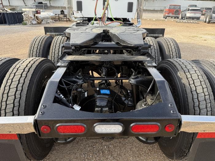 2027 Peterbilt 567 — photo 24