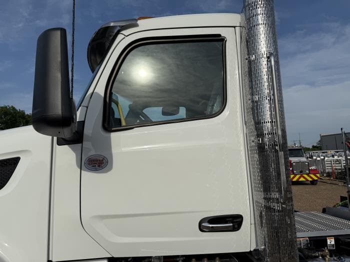 2027 Peterbilt 567 — photo 26