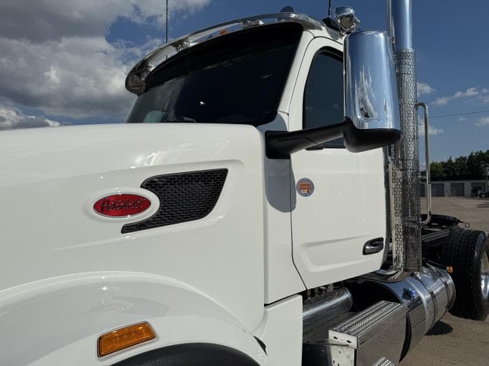 2027 Peterbilt 567 — photo 15