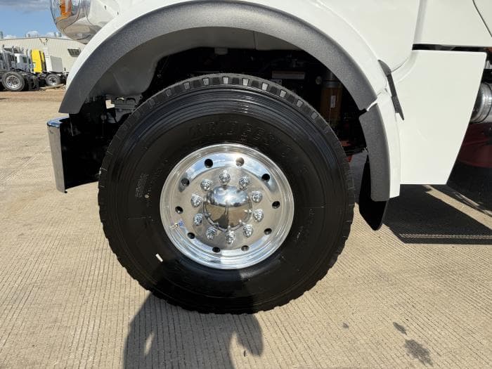 2027 Peterbilt 567 — photo 18