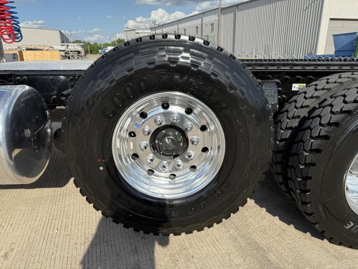 2027 Peterbilt 567 — photo 19