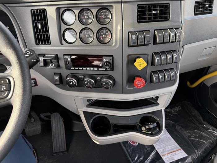 2027 Peterbilt 567 — photo 34