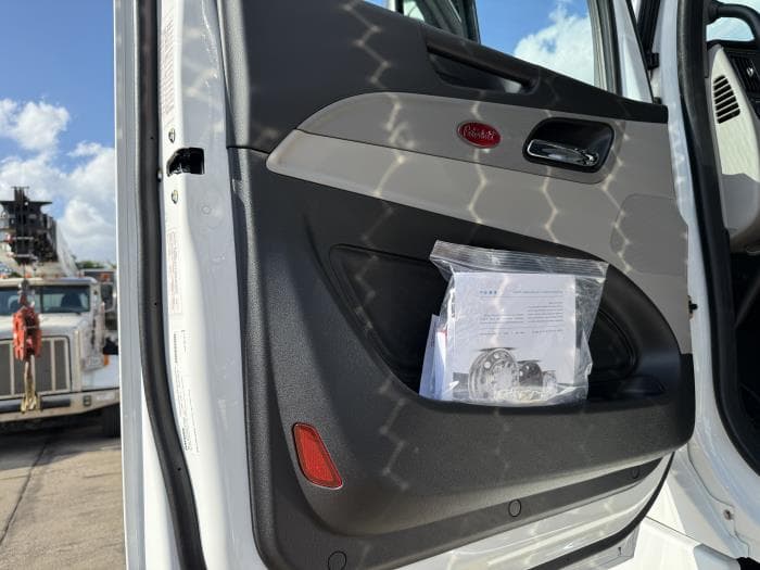 2027 Peterbilt 567 — photo 34