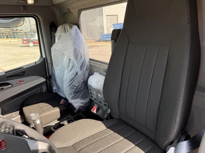 2027 Peterbilt 567 — photo 36