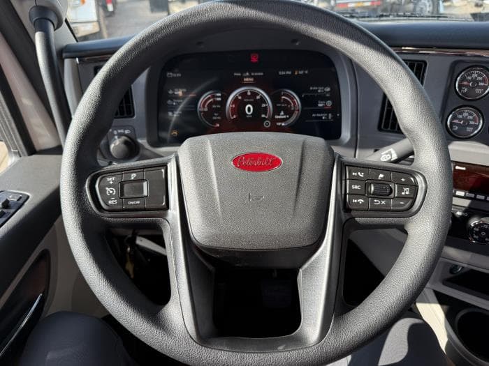 2027 Peterbilt 567 — photo 37