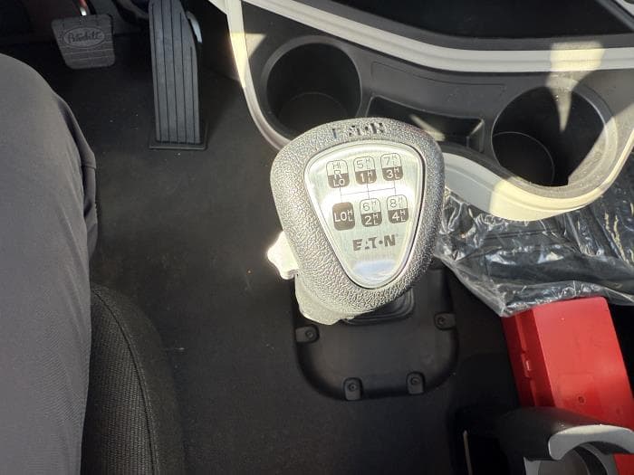 2027 Peterbilt 567 — photo 42