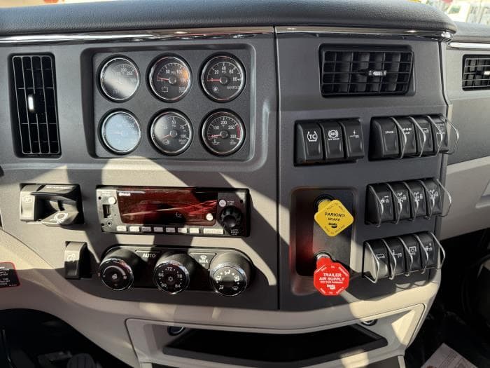 2027 Peterbilt 567 — photo 39