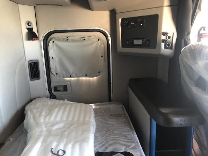 2025 Peterbilt 579 — photo 10