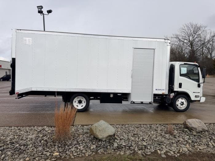 2025 Isuzu NPR — photo 3