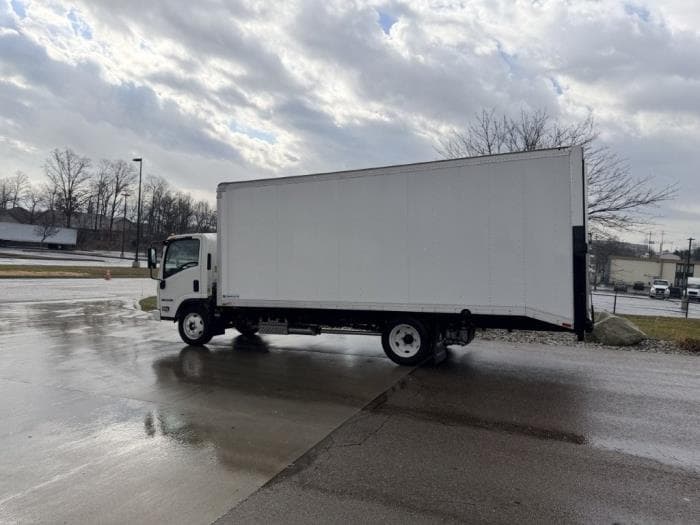 2025 Isuzu NPR — photo 17