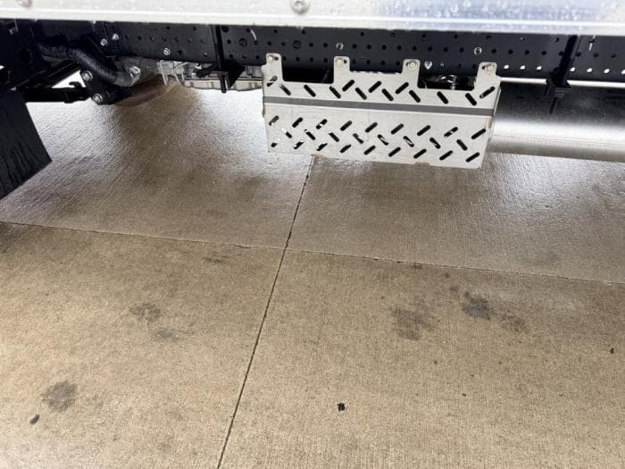 2025 Isuzu NPR — photo 18