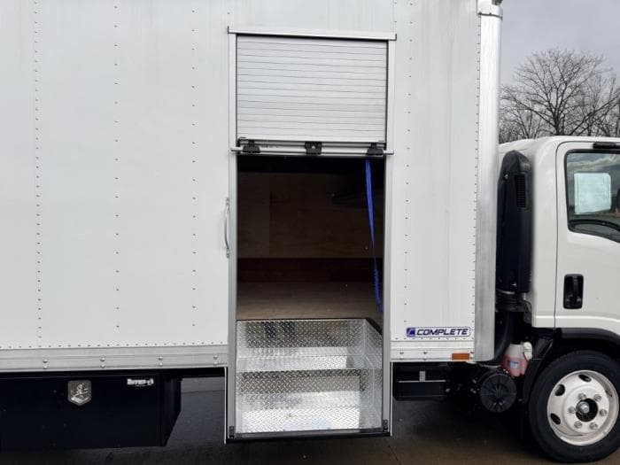 2025 Isuzu NPR — photo 5