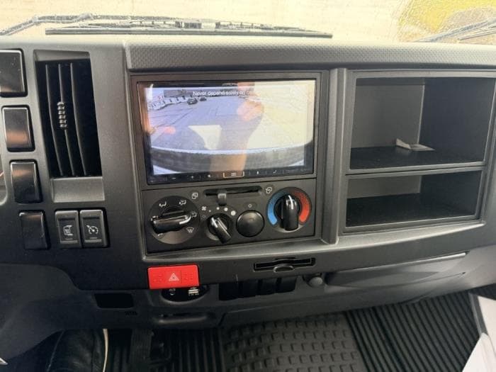 2025 Isuzu NPR — photo 27