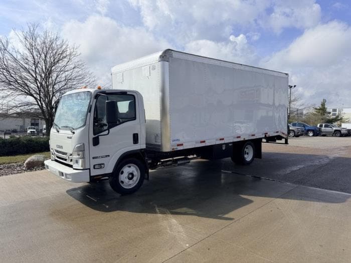 2026 Isuzu NPR — photo 3