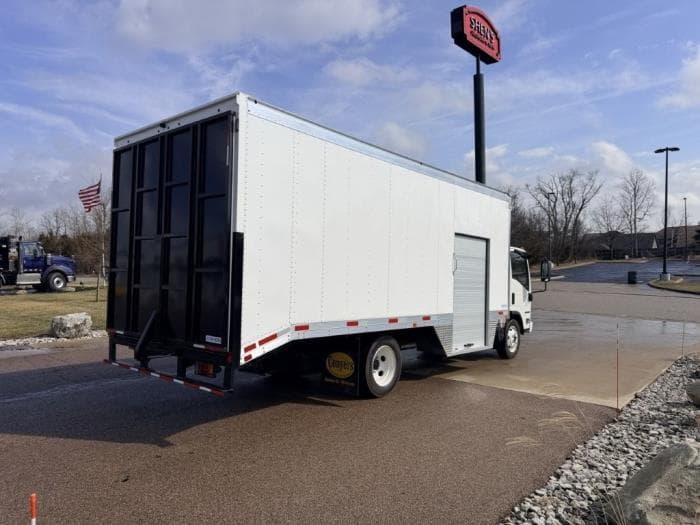 2026 Isuzu NPR — photo 8