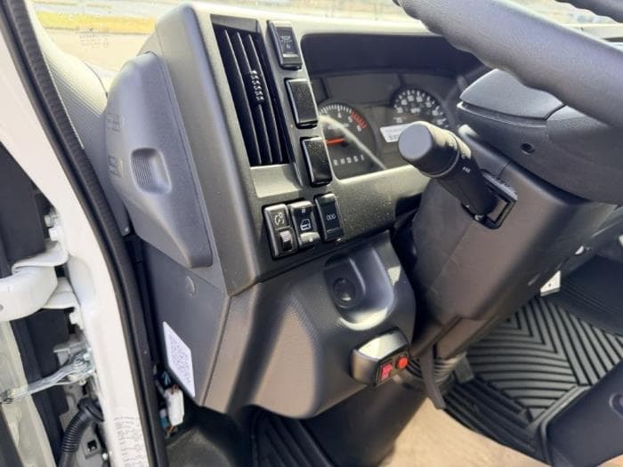 2026 Isuzu NPR — photo 22