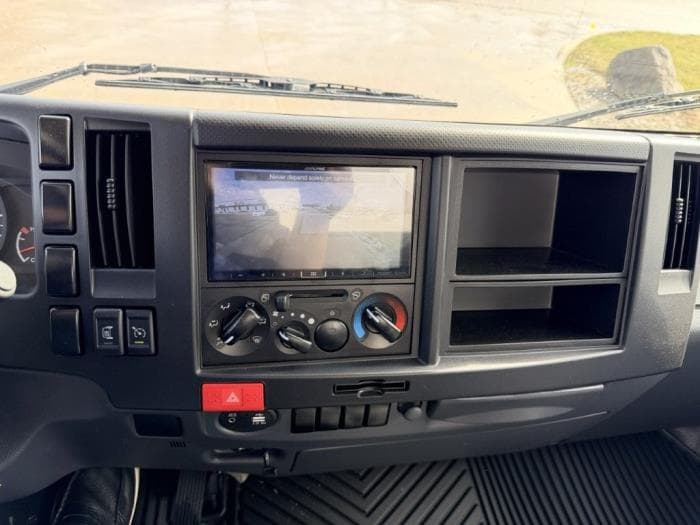 2026 Isuzu NPR — photo 26